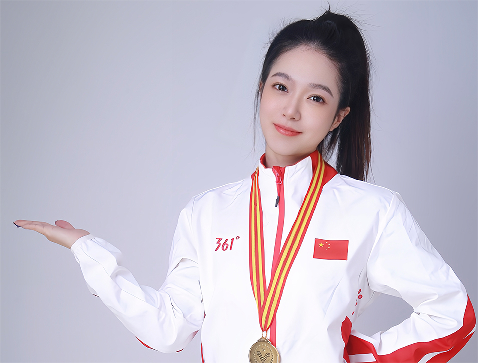 我们邀请你和全国健美操冠军｜艺绣传奇最新代言人田坤一起探索全新2024光影奇迹。